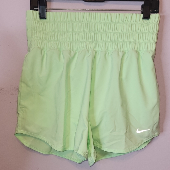 NWT WOMENS NIKE ONE DRI-FIT LINED SHORTS GREEN, SIZE M - Picture 2 of 13